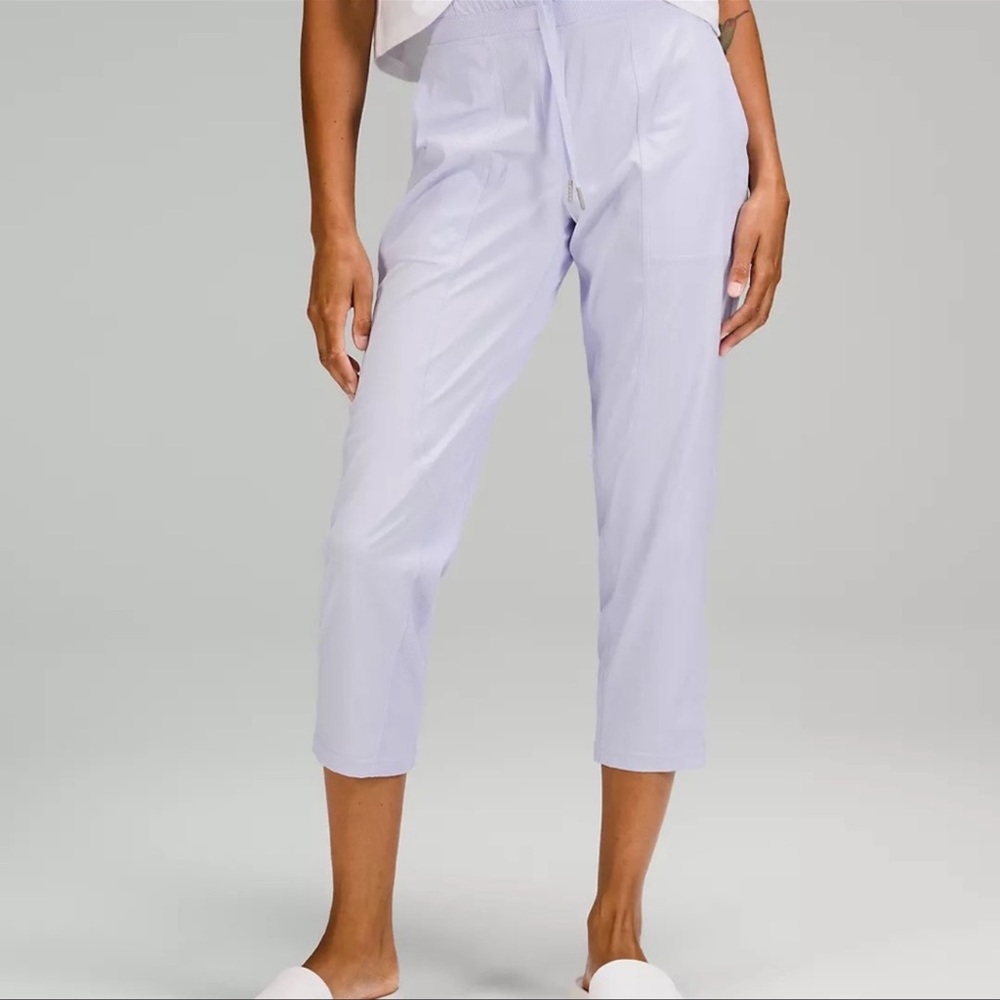 NWT - New With Tags - Lululemon Dance Studio Mr Crop - Pastel purple, Size 8